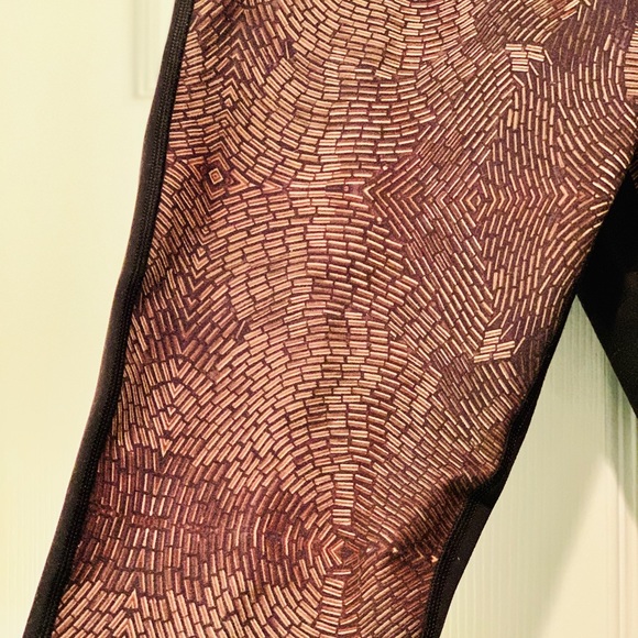 Lululemon Golden Goddess Wunder Under Crop - Sz 6 - Picture 3 of 7